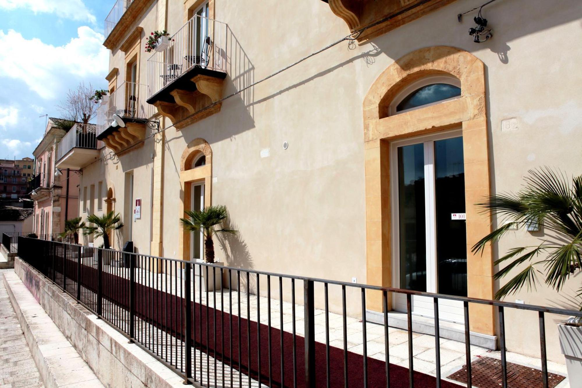 Hotel La Dimora Di Piazza Carmine Ragusa Kültér fotó